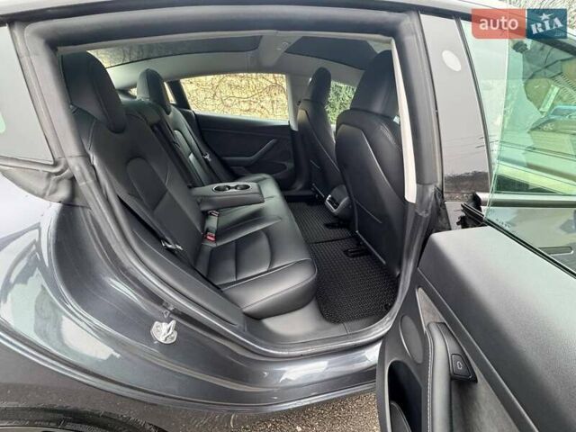 Серый Тесла Модель 3, объемом двигателя 0 л и пробегом 49 тыс. км за 24200 $, фото 32 на Automoto.ua