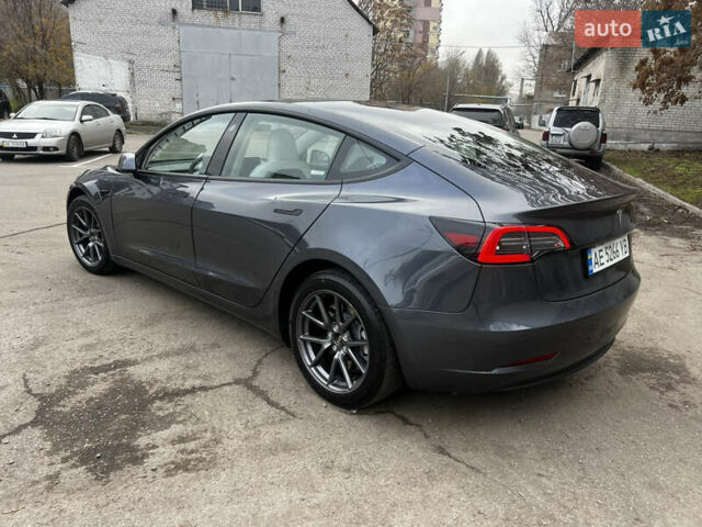 Серый Тесла Модель 3, объемом двигателя 0 л и пробегом 19 тыс. км за 23500 $, фото 5 на Automoto.ua