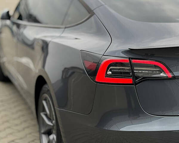 Серый Тесла Модель 3, объемом двигателя 0 л и пробегом 52 тыс. км за 24000 $, фото 3 на Automoto.ua