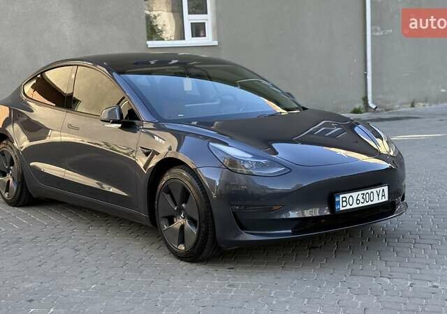 Серый Тесла Модель 3, объемом двигателя 0 л и пробегом 25 тыс. км за 26800 $, фото 3 на Automoto.ua