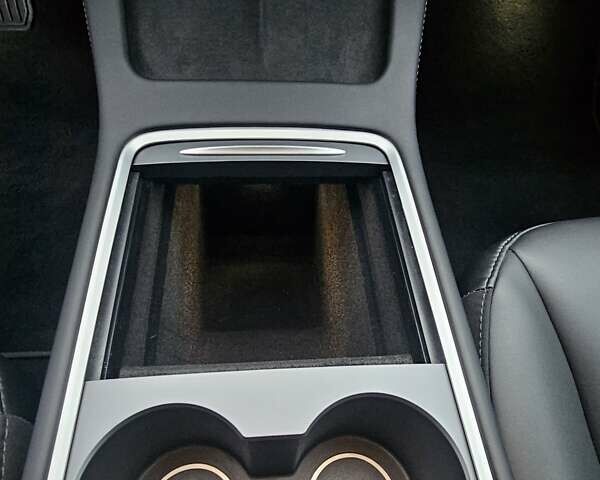 Серый Тесла Модель 3, объемом двигателя 0 л и пробегом 39 тыс. км за 22550 $, фото 41 на Automoto.ua