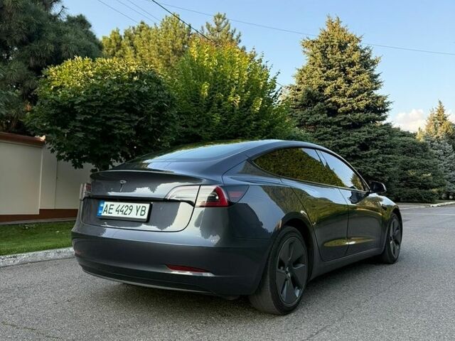 Сірий Тесла Модель 3, об'ємом двигуна 0 л та пробігом 50 тис. км за 22000 $, фото 2 на Automoto.ua