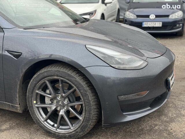 Серый Тесла Модель 3, объемом двигателя 0 л и пробегом 39 тыс. км за 23290 $, фото 3 на Automoto.ua