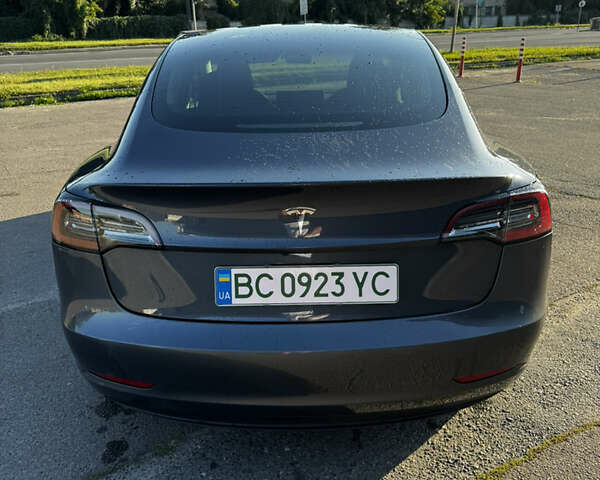 Серый Тесла Модель 3, объемом двигателя 0 л и пробегом 55 тыс. км за 23500 $, фото 4 на Automoto.ua