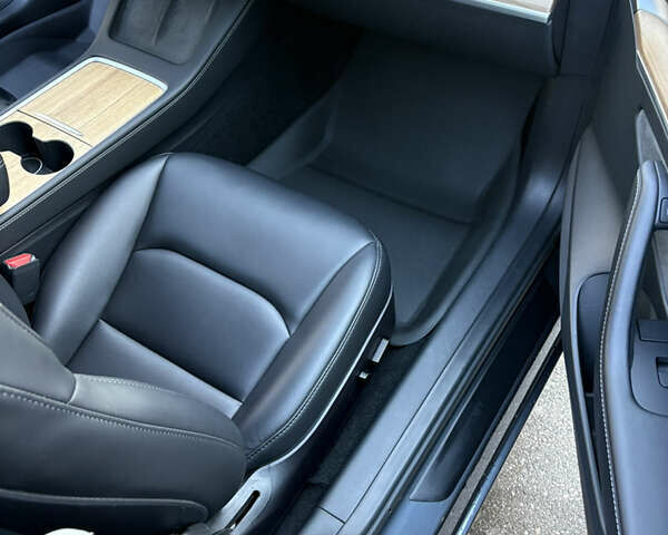 Серый Тесла Модель 3, объемом двигателя 0 л и пробегом 66 тыс. км за 20999 $, фото 3 на Automoto.ua