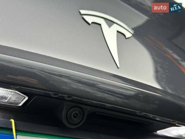Серый Тесла Модель 3, объемом двигателя 0 л и пробегом 4 тыс. км за 20793 $, фото 5 на Automoto.ua