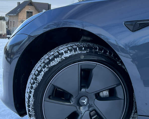 Серый Тесла Модель 3, объемом двигателя 0 л и пробегом 37 тыс. км за 25500 $, фото 5 на Automoto.ua