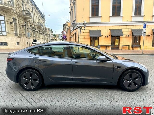 Серый Тесла Модель 3, объемом двигателя 0.32 л и пробегом 32 тыс. км за 24900 $, фото 4 на Automoto.ua