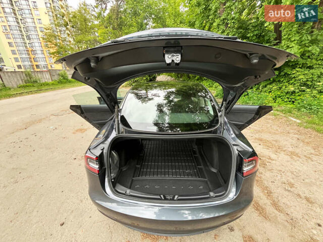 Серый Тесла Модель 3, объемом двигателя 0 л и пробегом 20 тыс. км за 28999 $, фото 6 на Automoto.ua