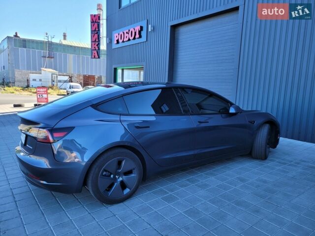 Серый Тесла Модель 3, объемом двигателя 0 л и пробегом 39 тыс. км за 22500 $, фото 3 на Automoto.ua