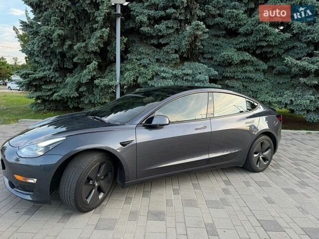 Серый Тесла Модель 3, объемом двигателя 0 л и пробегом 86 тыс. км за 23200 $, фото 5 на Automoto.ua