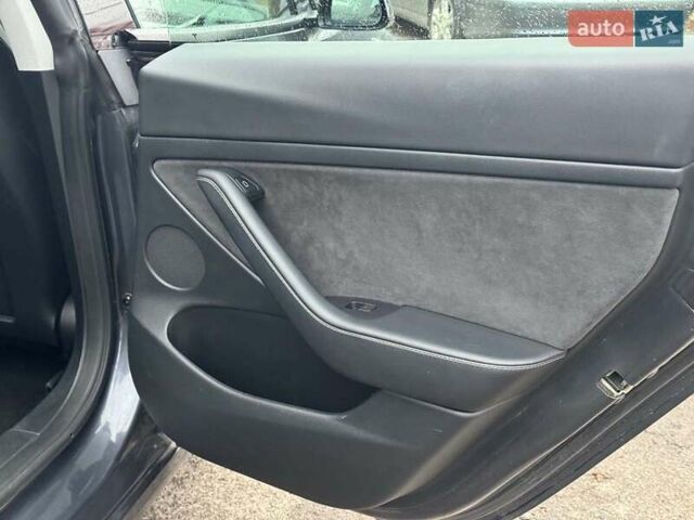 Серый Тесла Модель 3, объемом двигателя 0 л и пробегом 39 тыс. км за 23290 $, фото 21 на Automoto.ua