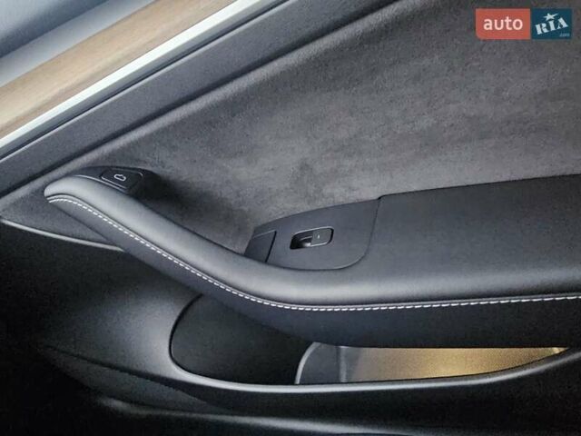 Серый Тесла Модель 3, объемом двигателя 0 л и пробегом 39 тыс. км за 22550 $, фото 44 на Automoto.ua