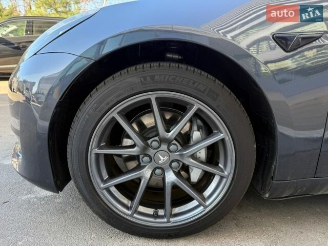 Серый Тесла Модель 3, объемом двигателя 0 л и пробегом 54 тыс. км за 19900 $, фото 31 на Automoto.ua