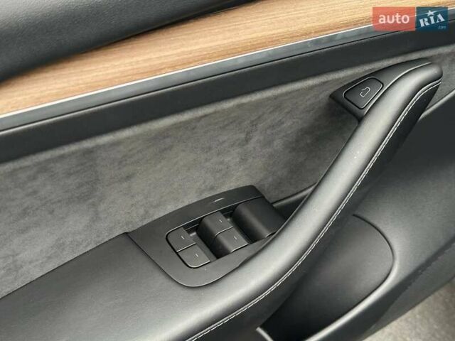 Серый Тесла Модель 3, объемом двигателя 0 л и пробегом 4 тыс. км за 20793 $, фото 16 на Automoto.ua