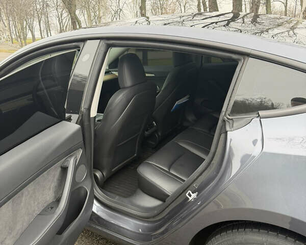 Серый Тесла Модель 3, объемом двигателя 0 л и пробегом 69 тыс. км за 25600 $, фото 6 на Automoto.ua