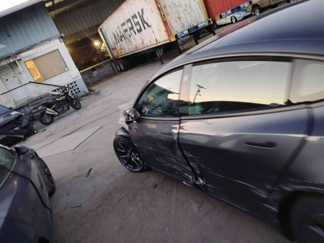 Сірий Тесла Модель 3, об'ємом двигуна 0 л та пробігом 6 тис. км за 18000 $, фото 6 на Automoto.ua