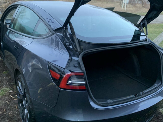 Сірий Тесла Модель 3, об'ємом двигуна 0 л та пробігом 26 тис. км за 31500 $, фото 1 на Automoto.ua