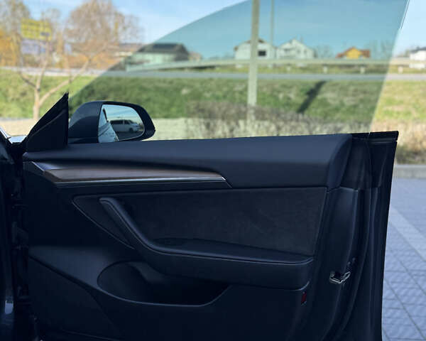 Серый Тесла Модель 3, объемом двигателя 0 л и пробегом 93 тыс. км за 19500 $, фото 64 на Automoto.ua