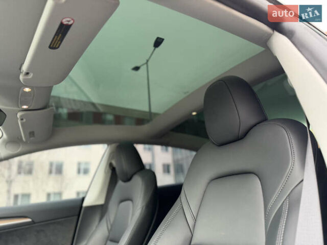 Серый Тесла Модель 3, объемом двигателя 0 л и пробегом 46 тыс. км за 19700 $, фото 19 на Automoto.ua