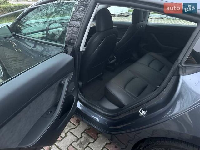 Серый Тесла Модель 3, объемом двигателя 0 л и пробегом 10 тыс. км за 21500 $, фото 16 на Automoto.ua