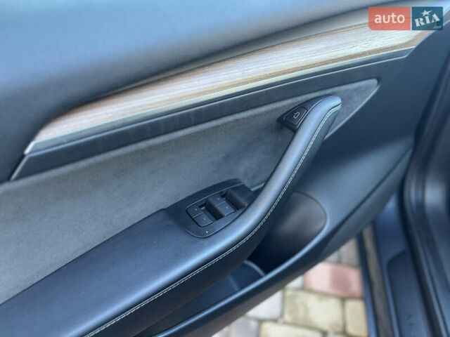 Серый Тесла Модель 3, объемом двигателя 0 л и пробегом 45 тыс. км за 23499 $, фото 13 на Automoto.ua