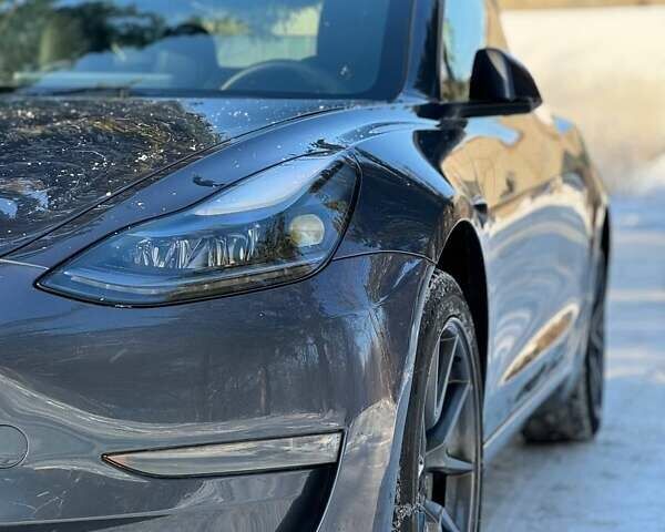 Сірий Тесла Модель 3, об'ємом двигуна 0 л та пробігом 106 тис. км за 18900 $, фото 3 на Automoto.ua