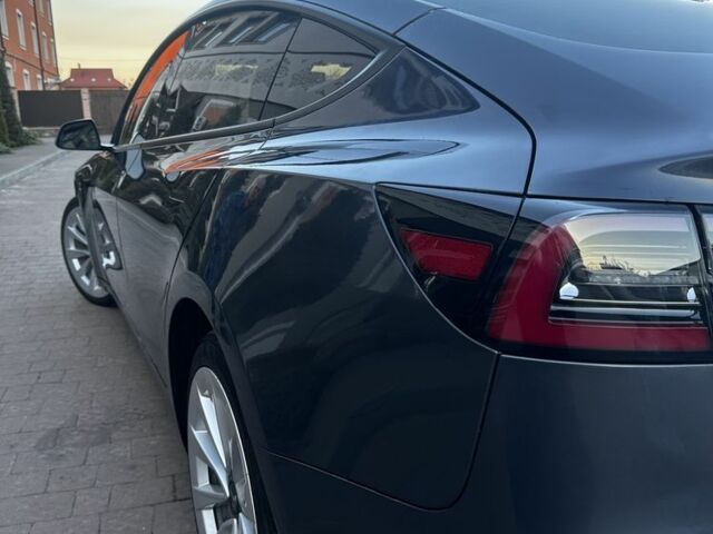 Серый Тесла Модель 3, объемом двигателя 0 л и пробегом 160 тыс. км за 19900 $, фото 5 на Automoto.ua