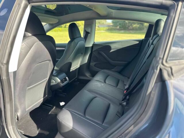 Серый Тесла Модель 3, объемом двигателя 0 л и пробегом 20 тыс. км за 10500 $, фото 10 на Automoto.ua