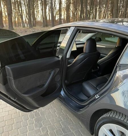 Сірий Тесла Модель 3, об'ємом двигуна 0 л та пробігом 60 тис. км за 22599 $, фото 24 на Automoto.ua