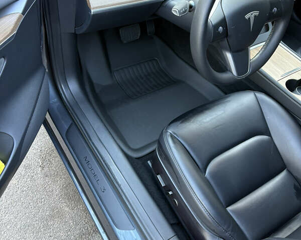 Серый Тесла Модель 3, объемом двигателя 0 л и пробегом 66 тыс. км за 20999 $, фото 2 на Automoto.ua