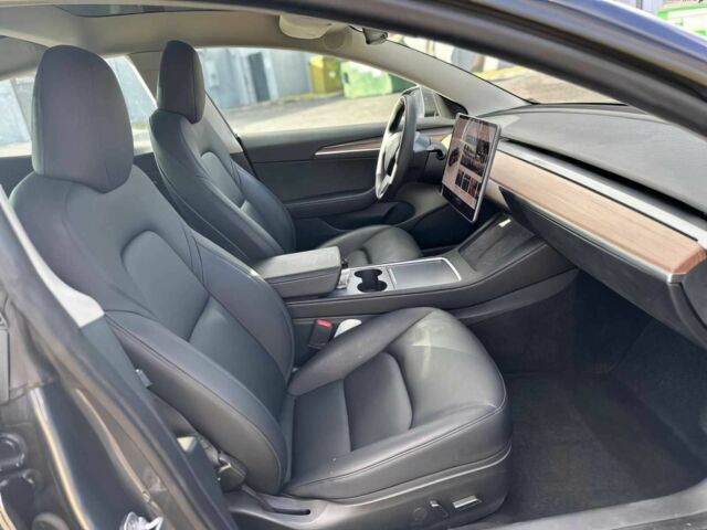 Серый Тесла Модель 3, объемом двигателя 0 л и пробегом 20 тыс. км за 10500 $, фото 7 на Automoto.ua