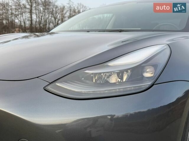 Серый Тесла Модель 3, объемом двигателя 0 л и пробегом 42 тыс. км за 19500 $, фото 51 на Automoto.ua