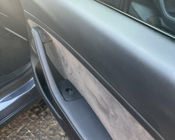 Серый Тесла Модель 3, объемом двигателя 0 л и пробегом 43 тыс. км за 23500 $, фото 13 на Automoto.ua