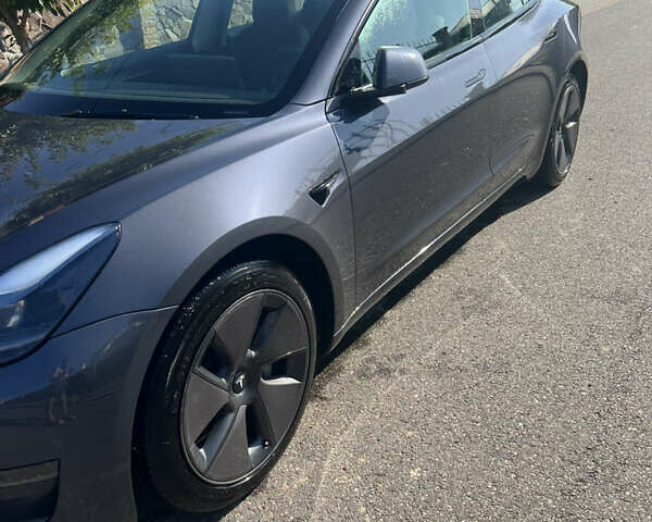 Серый Тесла Модель 3, объемом двигателя 0 л и пробегом 43 тыс. км за 23500 $, фото 1 на Automoto.ua