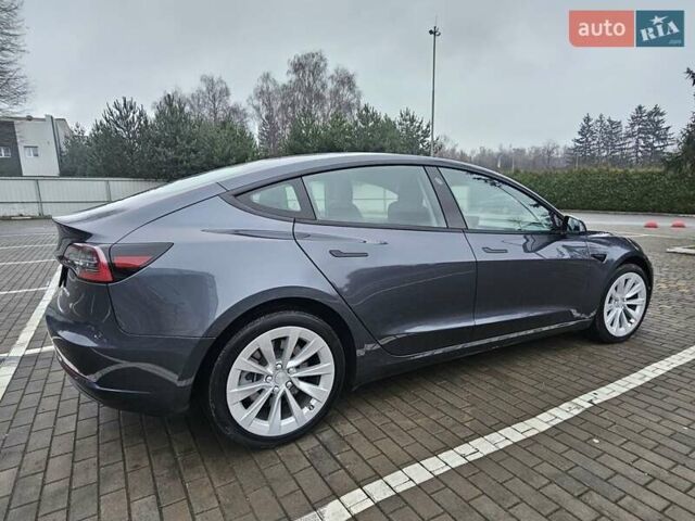 Серый Тесла Модель 3, объемом двигателя 0 л и пробегом 39 тыс. км за 22550 $, фото 3 на Automoto.ua