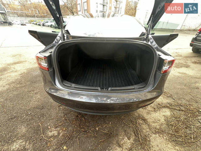 Серый Тесла Модель 3, объемом двигателя 0 л и пробегом 19 тыс. км за 24500 $, фото 18 на Automoto.ua