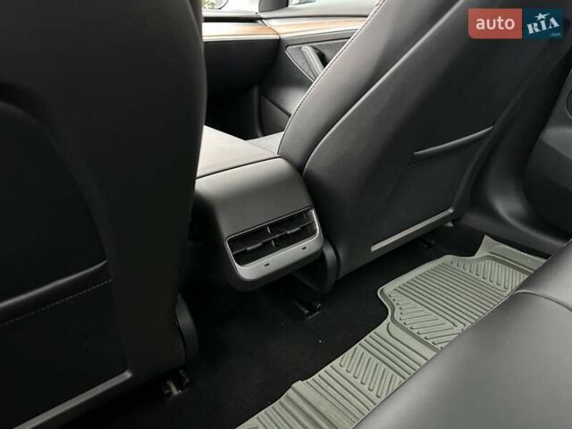 Серый Тесла Модель 3, объемом двигателя 0 л и пробегом 4 тыс. км за 20793 $, фото 26 на Automoto.ua