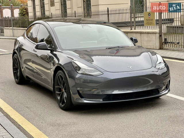 Серый Тесла Модель 3, объемом двигателя 0 л и пробегом 130 тыс. км за 21500 $, фото 3 на Automoto.ua
