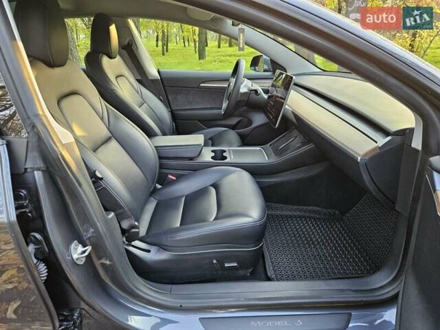 Серый Тесла Модель 3, объемом двигателя 0 л и пробегом 52 тыс. км за 21490 $, фото 17 на Automoto.ua
