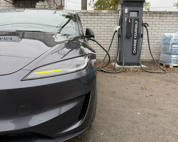 Серый Тесла Модель 3, объемом двигателя 0 л и пробегом 23 тыс. км за 31000 $, фото 1 на Automoto.ua