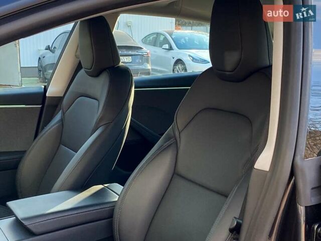Сірий Тесла Модель 3, об'ємом двигуна 0 л та пробігом 21 тис. км за 29999 $, фото 12 на Automoto.ua