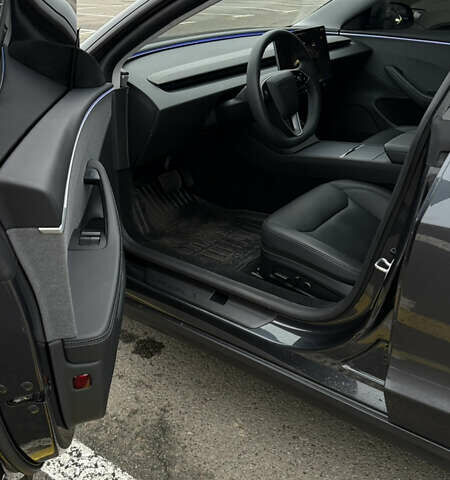 Серый Тесла Модель 3, объемом двигателя 0 л и пробегом 6 тыс. км за 26100 $, фото 6 на Automoto.ua