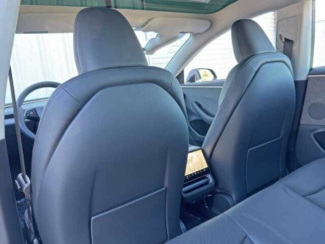 Серый Тесла Модель 3, объемом двигателя 0 л и пробегом 20 тыс. км за 15500 $, фото 15 на Automoto.ua