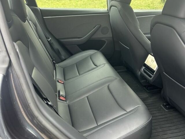 Серый Тесла Модель 3, объемом двигателя 0 л и пробегом 20 тыс. км за 27500 $, фото 10 на Automoto.ua