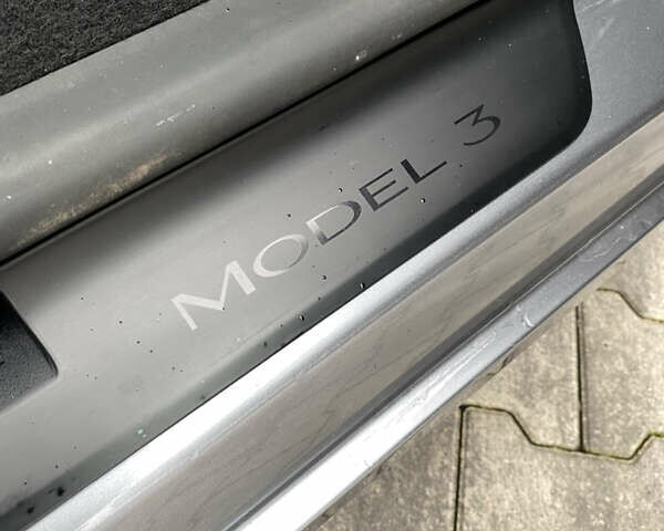 Серый Тесла Модель 3, объемом двигателя 0 л и пробегом 25 тыс. км за 30800 $, фото 14 на Automoto.ua