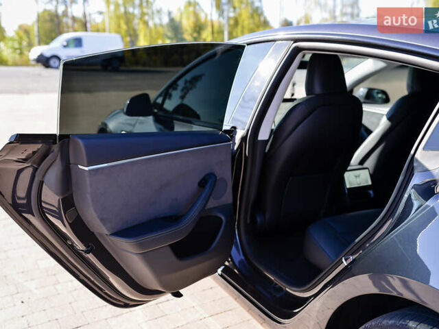 Серый Тесла Модель 3, объемом двигателя 0 л и пробегом 14 тыс. км за 31699 $, фото 16 на Automoto.ua