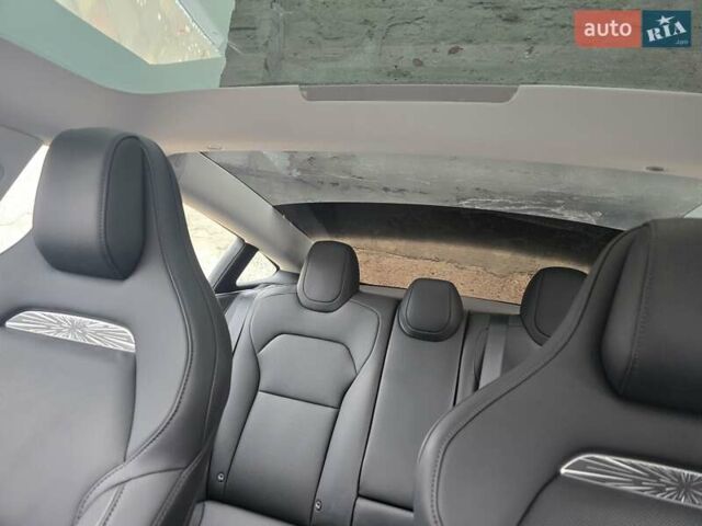 Серый Тесла Модель 3, объемом двигателя 0 л и пробегом 15 тыс. км за 38000 $, фото 17 на Automoto.ua