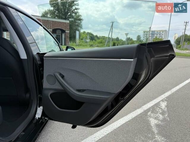 Серый Тесла Модель 3, объемом двигателя 0 л и пробегом 29 тыс. км за 31700 $, фото 29 на Automoto.ua