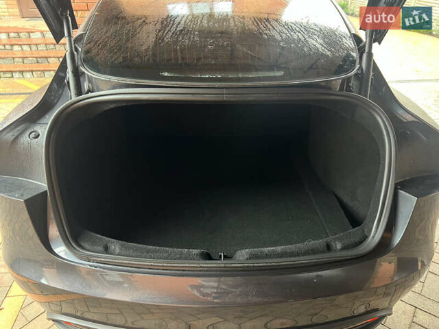 Серый Тесла Модель 3, объемом двигателя 0 л и пробегом 29 тыс. км за 27000 $, фото 13 на Automoto.ua